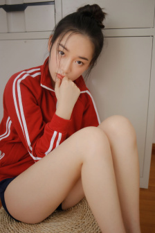 皇上与太子妃在树下做